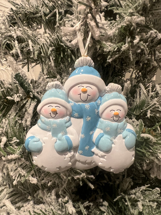 Snowman family of 3